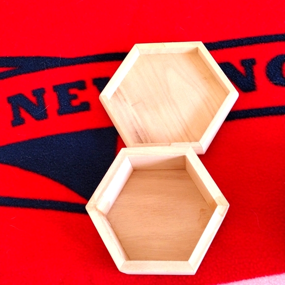 ** ARTS AND CRAFTS ** plastic and wooden containers for party favors - Picture 5 of 12